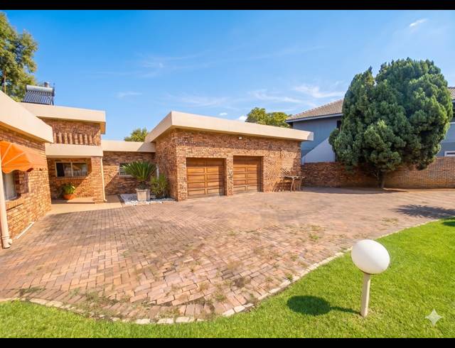 4 BEDROOM HOUSE FOR SALE IN BEDWORTH PARK